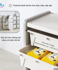 Kệ đồ chơi hình cá voi Pakey 19 Các góc cạnh của kệ đồ chơi được làm mịn và bo tròn, tránh gây tổn thương cho làn da của bé