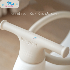 Tay cầm của ngựa bập bênh Banana có thiết kế mịn