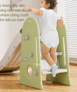 Cầu trượt cho bé Pakey chim cánh cụt 27 Phần chân cầu trượt cho bé có kết cấu tạo thành hình tam giác giúp cầu trượt đứng vững, không bị lật