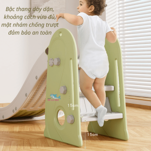 Cầu trượt cho bé Pakey chim cánh cụt 27 Phần chân cầu trượt cho bé có kết cấu tạo thành hình tam giác giúp cầu trượt đứng vững, không bị lật