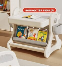 bàn còn được trang bị ngăn để đồ và các giá để sách