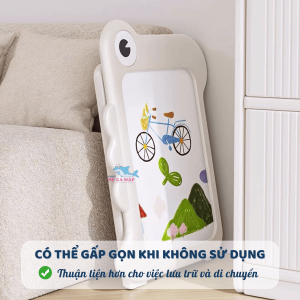 Bảng học cho bé Pakey khủng long 30 Bảng học cho bé được trang bị ngăn để đồ, có thể gấp gọn khi không sử dụng để thuận tiện hơn cho việc lưu trữ và di chuyển