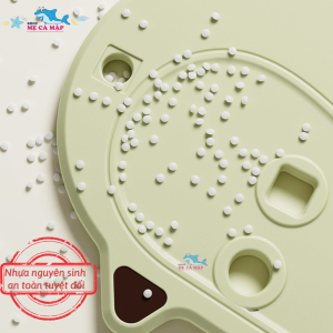Cầu trượt cho bé Pakey chim cánh cụt 31 Cầu trượt cho bé Pakey chim cánh cụt có cấu trúc hình tam giác ổn định, chắc chắn, tấm trượt dày có thể chịu tải trọng 100kg