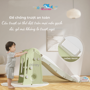 Cầu trượt cho bé Pakey chim cánh cụt 32 Thiết kế tay vịn cao, an toàn cùng máng trượt rộng 36cm đủ cho 2 bé trượt cùng 1 lúc