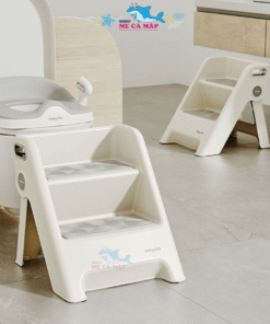 Giá kê chân được làm từ chất liệu nhựa đạt tiêu chuẩn an toàn cho trẻ nhỏ