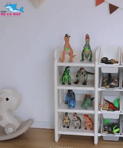 Các tầng của kệ sách được thiết kế nghiêng 15 độ