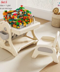 bộ bàn cũng được thiết kế với mặt bàn phẳng và không gian rộng rãi, tạo điều kiện thuận lợi cho trẻ vẽ tranh và làm bài tập