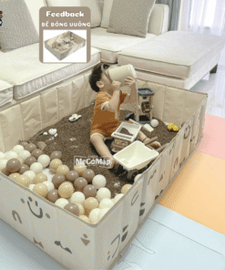 Bé vui chơi thoả thích bên bể bóng vải Pakey hình vuông