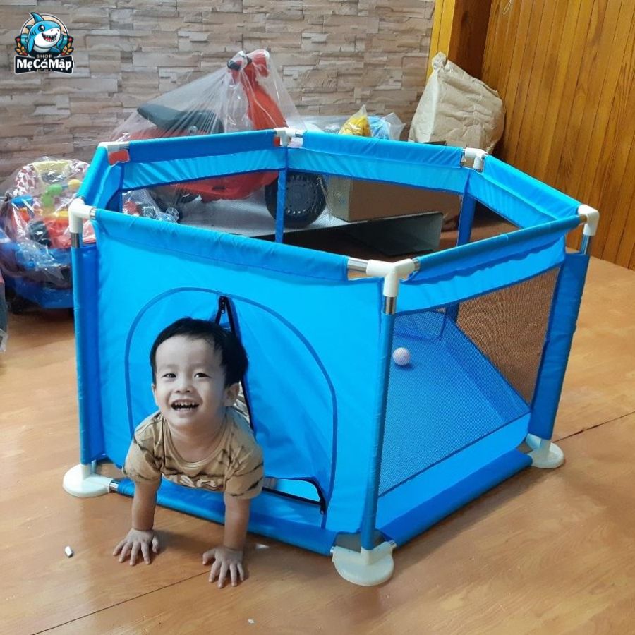 Tổng hợp 20+ mẫu quây bóng lục giác cho bé đẹp 2025 9 Khi chơi trong quây, bé được rèn luyện các kỹ năng vận động và tư duy