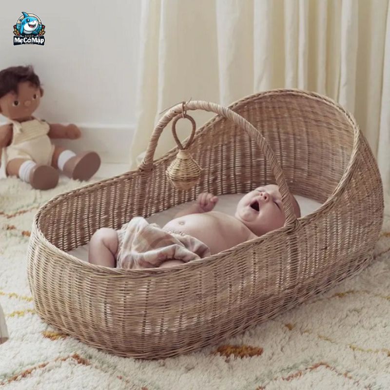 15+ mẫu nôi mây tự nhiên cho bé đẹp, nhiều kiểu dáng 14 Nôi xách tay bằng mây là mẫu nôi gọn nhẹ, có tay cầm hai bên, rất phù hợp cho bé sơ sinh từ 0–6 tháng tuổi