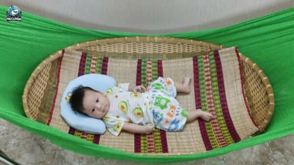 [Giải đáp] Trẻ sơ sinh nằm nôi tre được không?