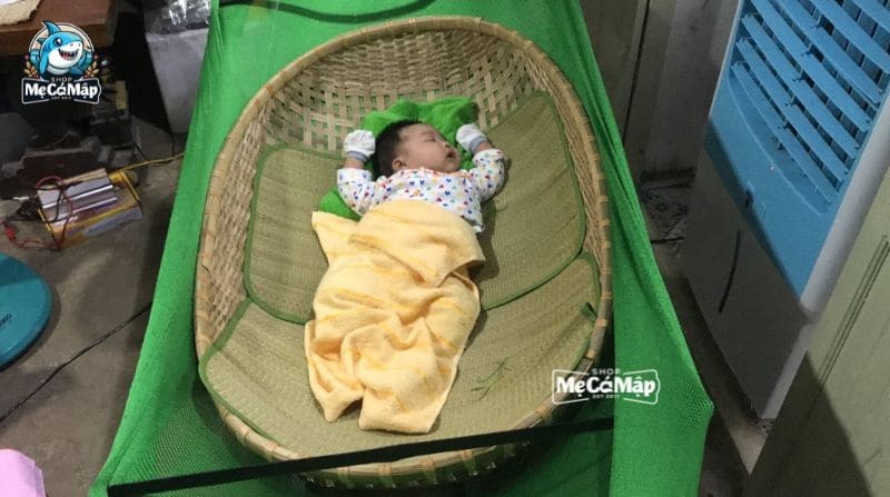 Trẻ sơ sinh có nằm nôi tre được không?